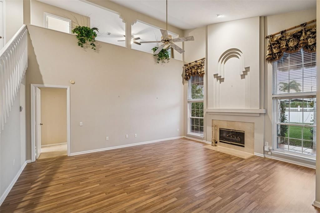 出租: $3,150 (3 贝兹, 2 浴室, 2074 平方英尺)