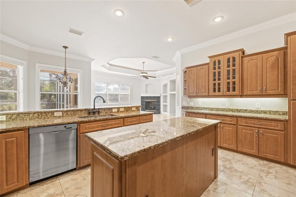 待售: $575,000 (4 贝兹, 3 浴室, 2816 平方英尺)