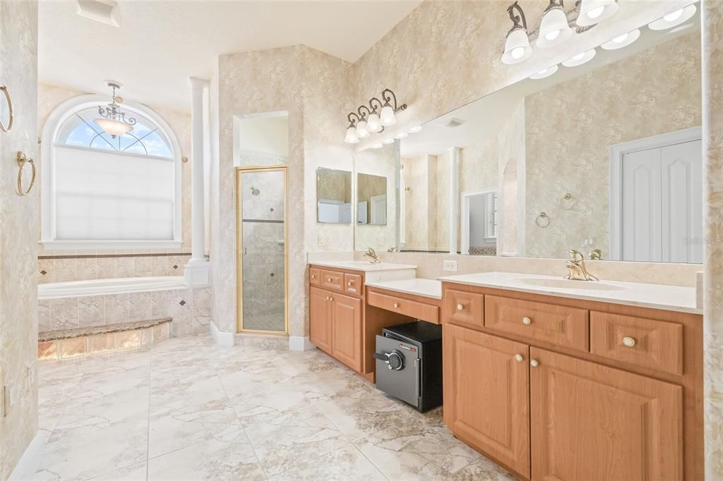 待售: $575,000 (4 贝兹, 3 浴室, 2816 平方英尺)