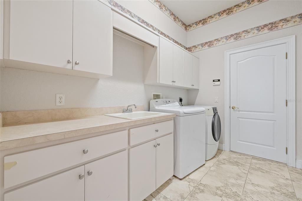 待售: $575,000 (4 贝兹, 3 浴室, 2816 平方英尺)