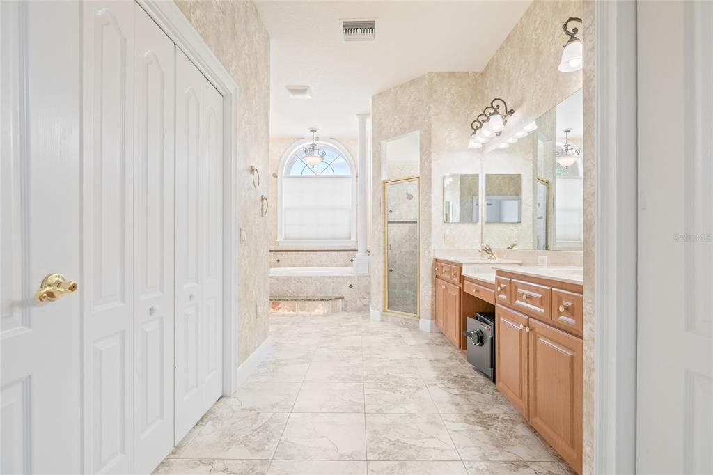 待售: $575,000 (4 贝兹, 3 浴室, 2816 平方英尺)