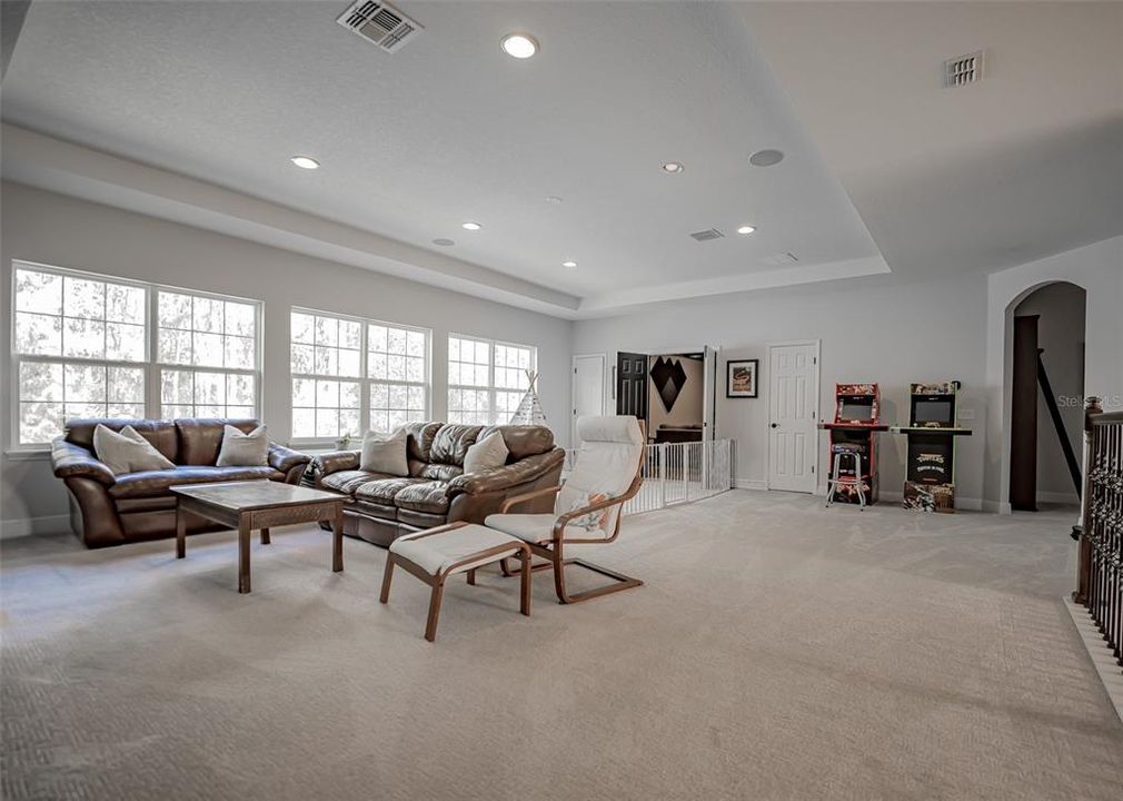 For Sale: $1,049,000 (7 beds, 4 baths, 4847 Square Feet)