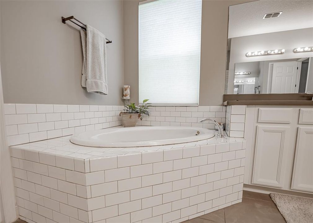 For Sale: $1,049,000 (7 beds, 4 baths, 4847 Square Feet)