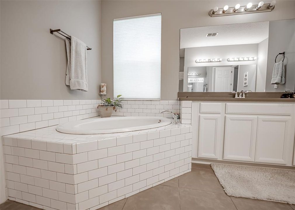 For Sale: $1,049,000 (7 beds, 4 baths, 4847 Square Feet)