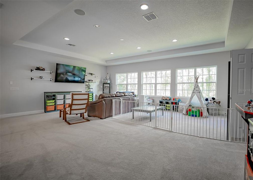 For Sale: $1,049,000 (7 beds, 4 baths, 4847 Square Feet)