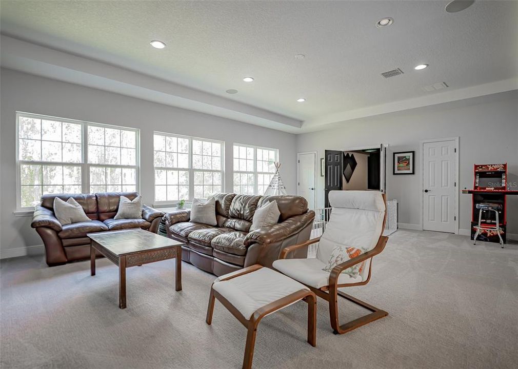 For Sale: $1,049,000 (7 beds, 4 baths, 4847 Square Feet)