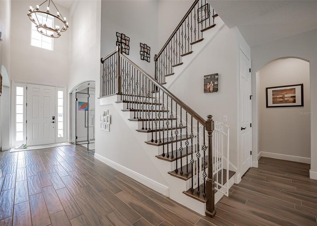 For Sale: $1,049,000 (7 beds, 4 baths, 4847 Square Feet)