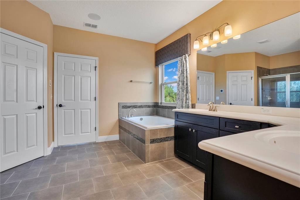 待售: $1,128,750 (7 贝兹, 5 浴室, 5097 平方英尺)