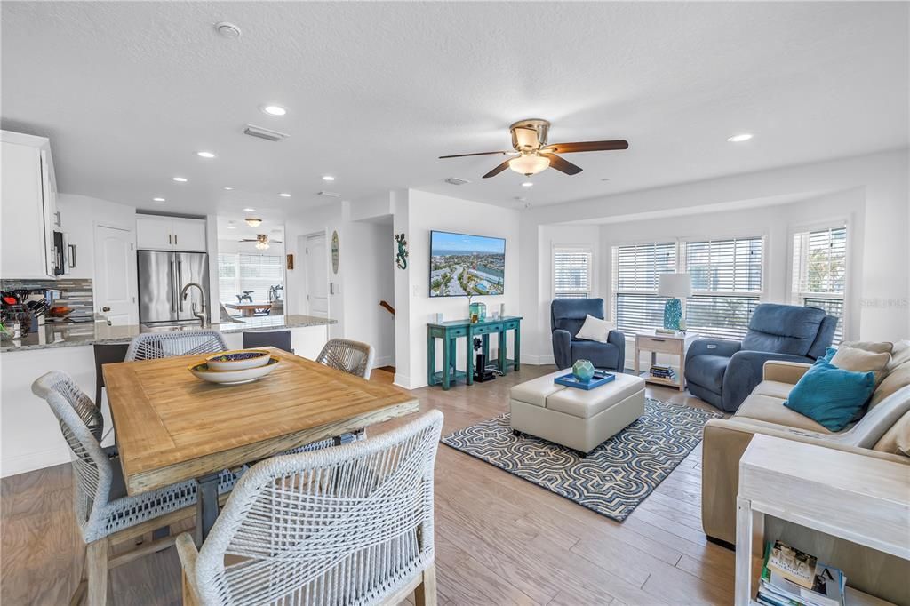 For Sale: $995,000 (3 beds, 2 baths, 1812 Square Feet)