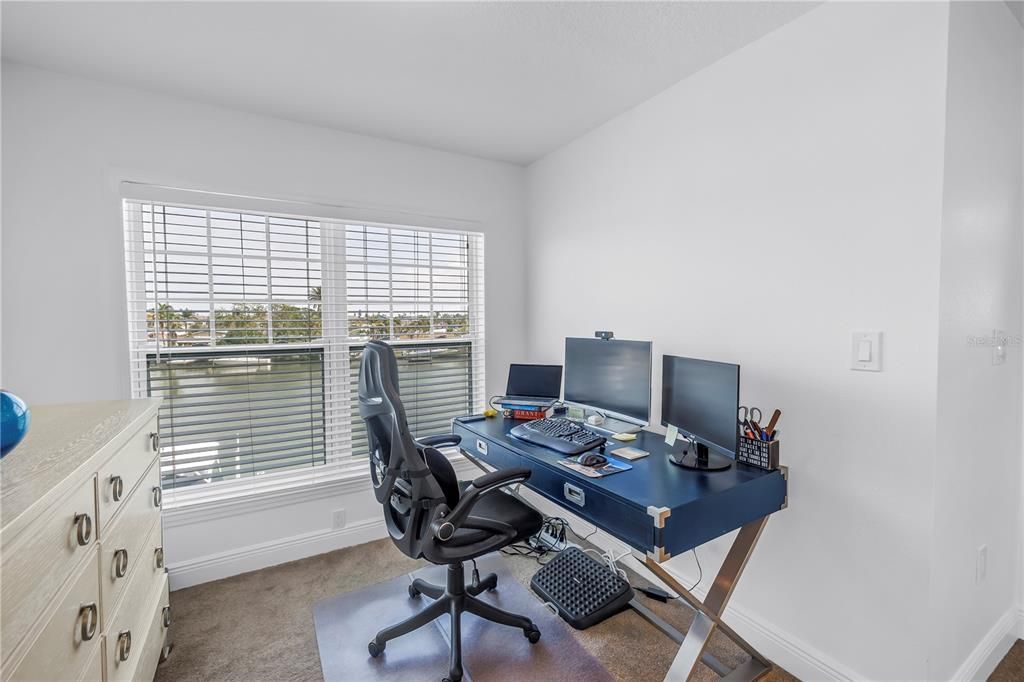 For Sale: $995,000 (3 beds, 2 baths, 1812 Square Feet)