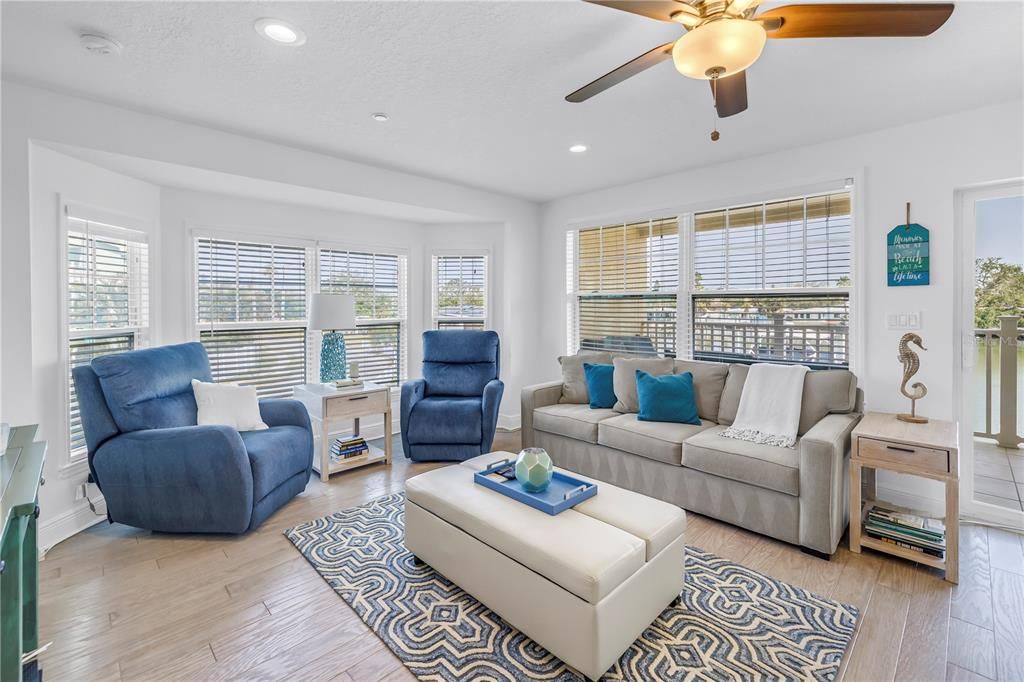 For Sale: $995,000 (3 beds, 2 baths, 1812 Square Feet)