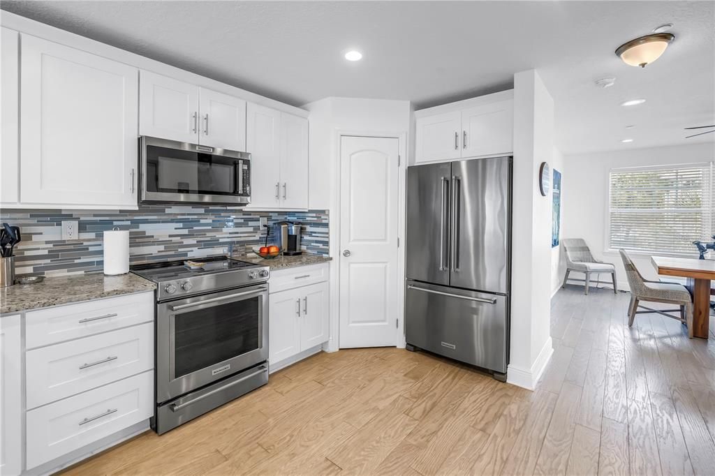 For Sale: $995,000 (3 beds, 2 baths, 1812 Square Feet)