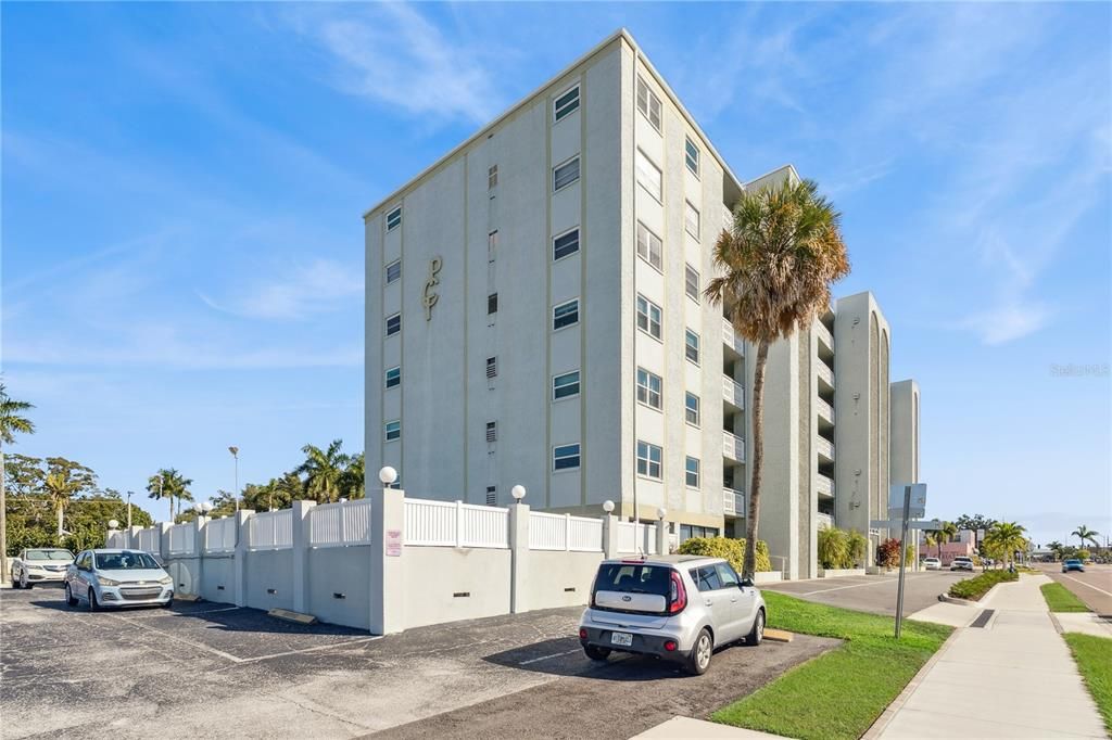 待售: $239,900 (2 贝兹, 1 浴室, 1085 平方英尺)