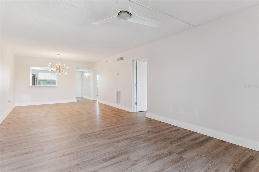 待售: $239,900 (2 贝兹, 1 浴室, 1085 平方英尺)