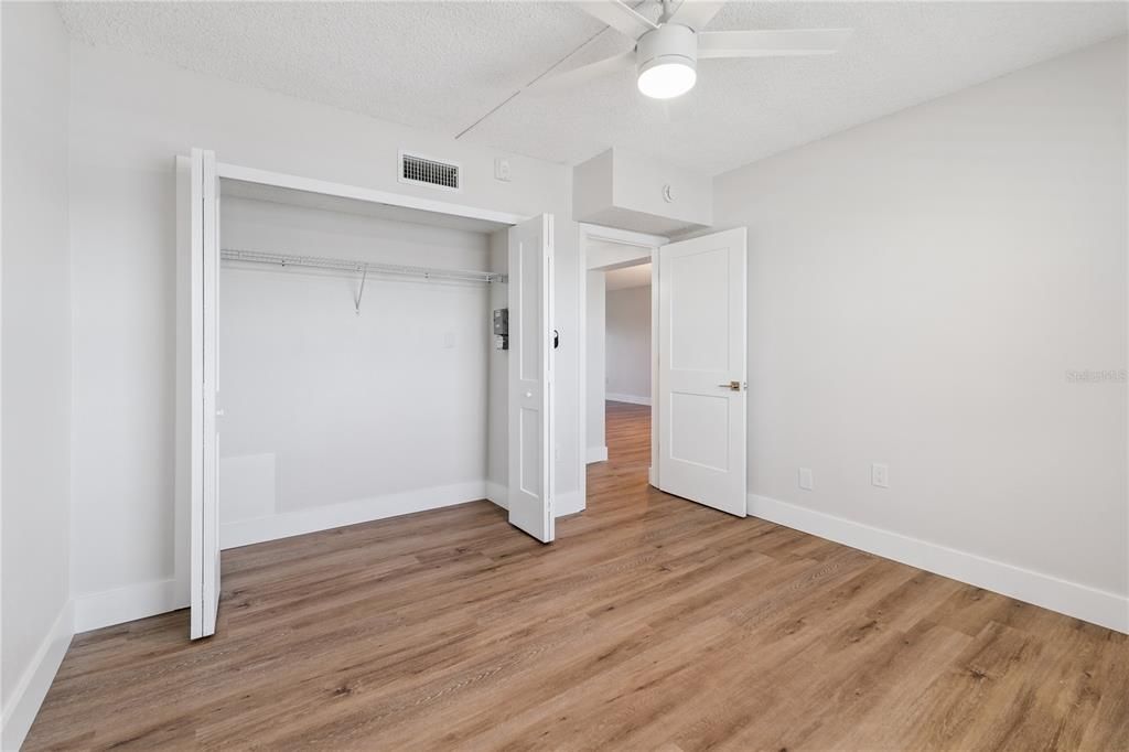 待售: $239,900 (2 贝兹, 1 浴室, 1085 平方英尺)