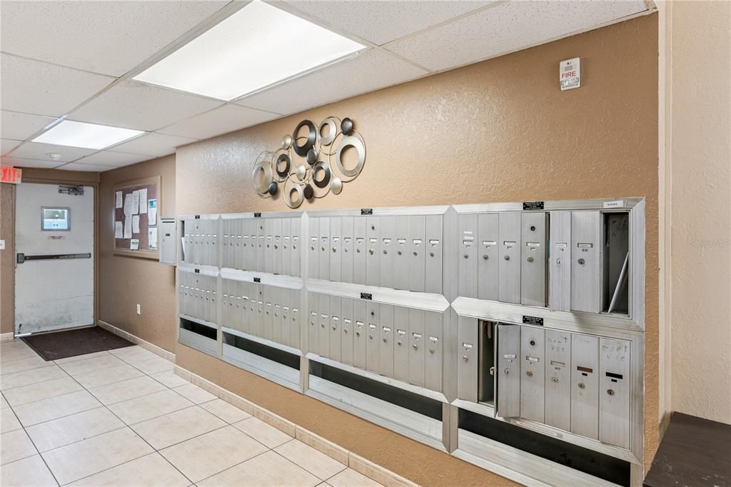 待售: $239,900 (2 贝兹, 1 浴室, 1085 平方英尺)