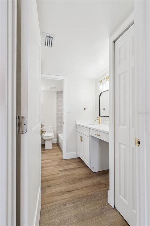 待售: $239,900 (2 贝兹, 1 浴室, 1085 平方英尺)