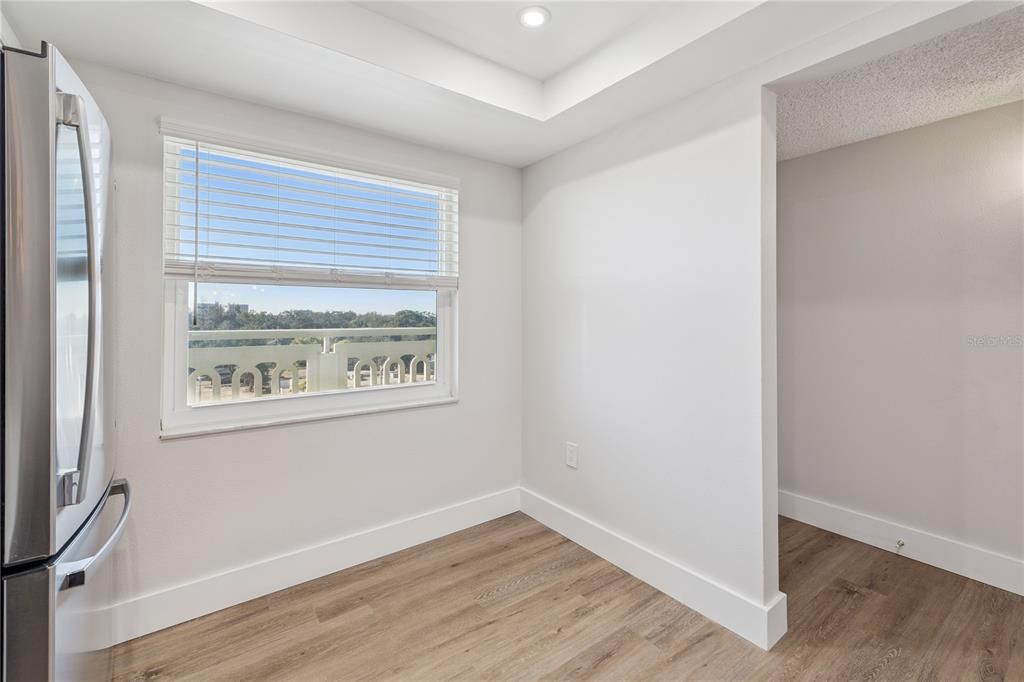 待售: $239,900 (2 贝兹, 1 浴室, 1085 平方英尺)