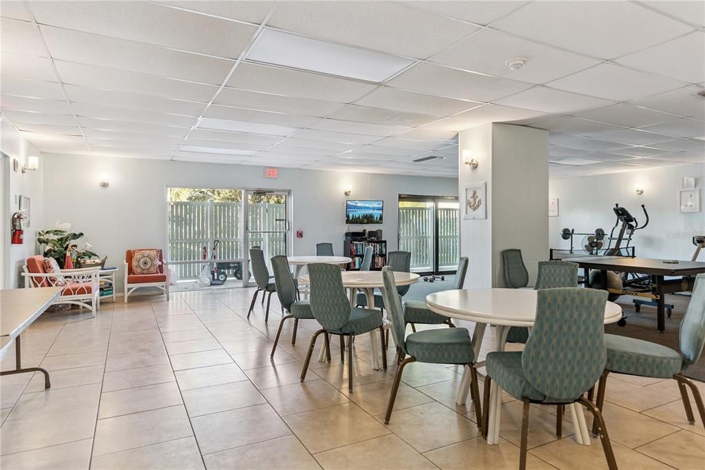 待售: $239,900 (2 贝兹, 1 浴室, 1085 平方英尺)