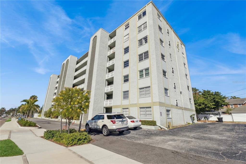 待售: $239,900 (2 贝兹, 1 浴室, 1085 平方英尺)