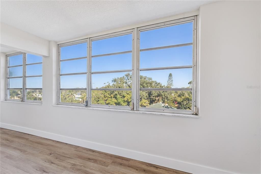 待售: $239,900 (2 贝兹, 1 浴室, 1085 平方英尺)