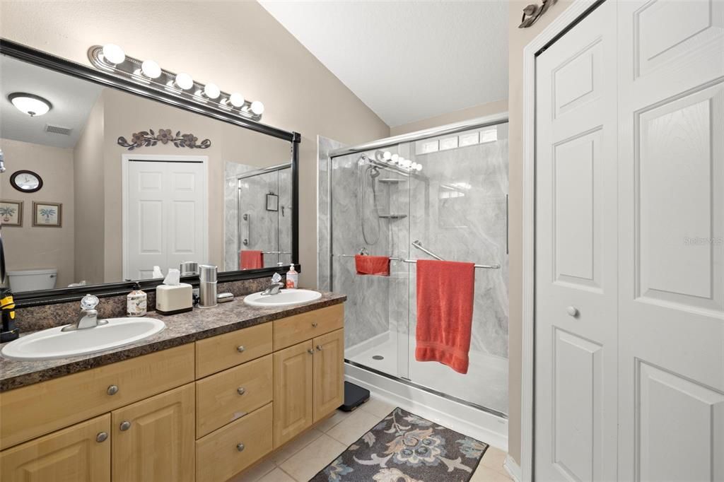 На продажу: $394,900 (3 спален, 2 ванн, 1650 Квадратных фут)