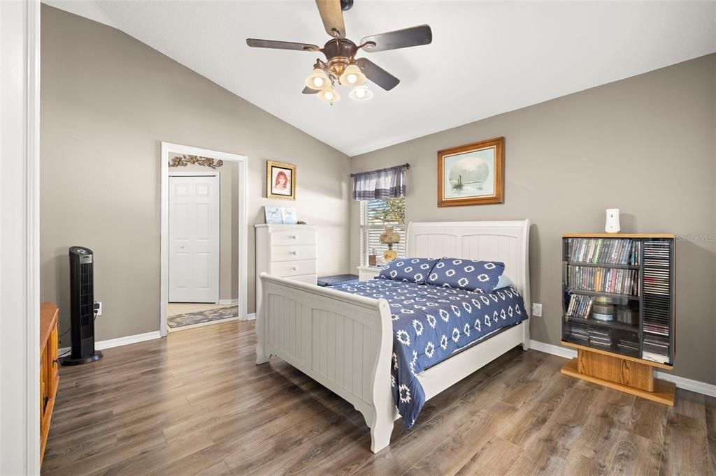 На продажу: $394,900 (3 спален, 2 ванн, 1650 Квадратных фут)