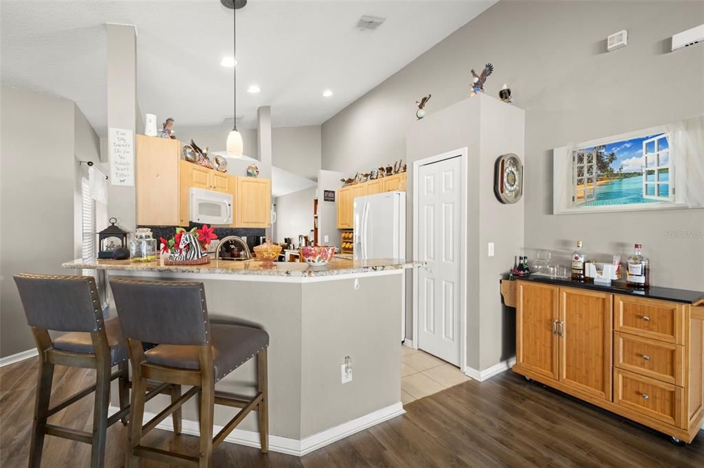 На продажу: $394,900 (3 спален, 2 ванн, 1650 Квадратных фут)