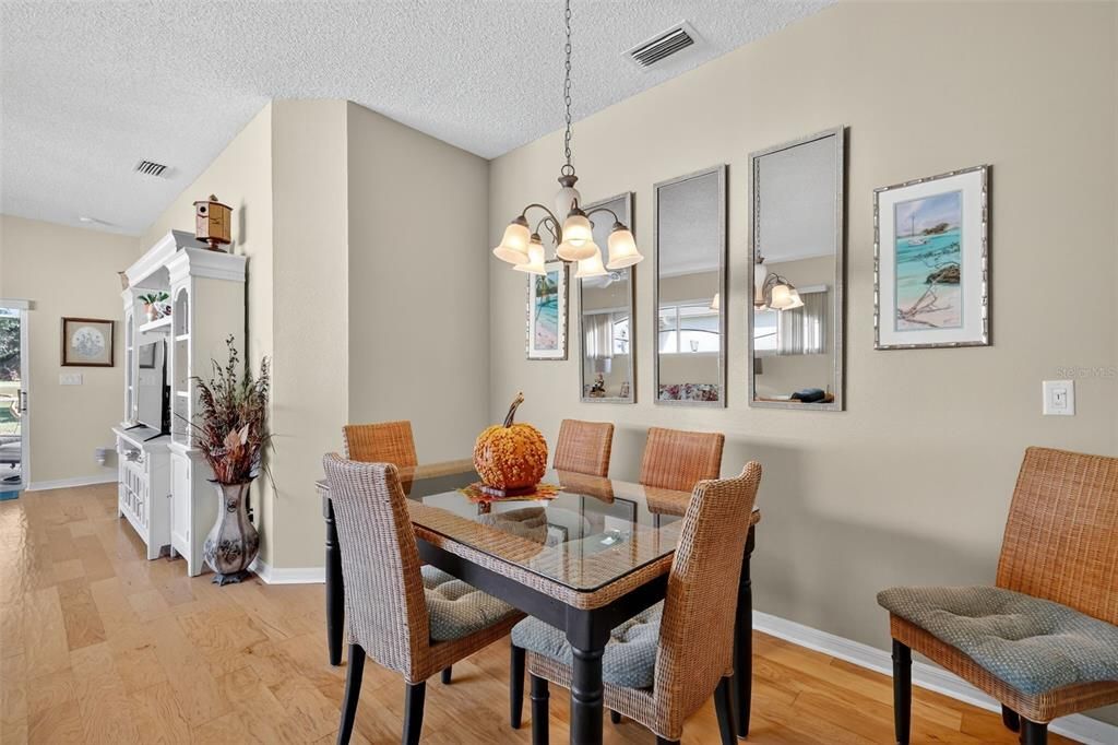 待售: $315,000 (3 贝兹, 2 浴室, 1588 平方英尺)