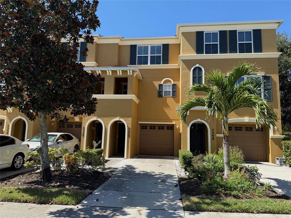 For Rent: $2,425 (2 beds, 2 baths, 1064 Square Feet)