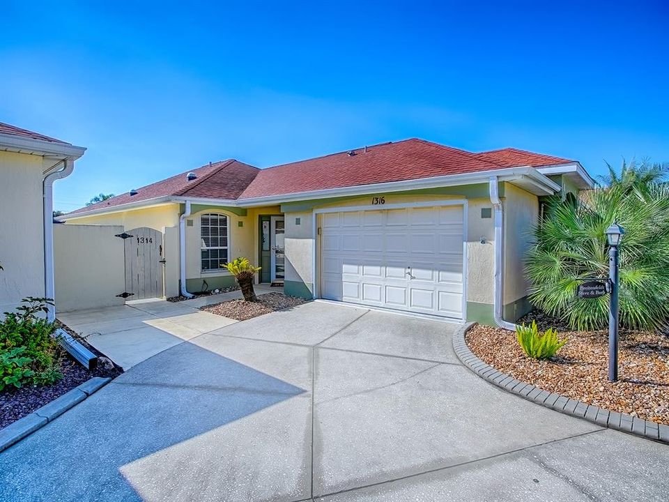 Activo con contrato: $284,900 (2 camas, 2 baños, 1129 Pies cuadrados)