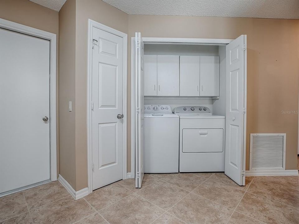 Activo con contrato: $284,900 (2 camas, 2 baños, 1129 Pies cuadrados)