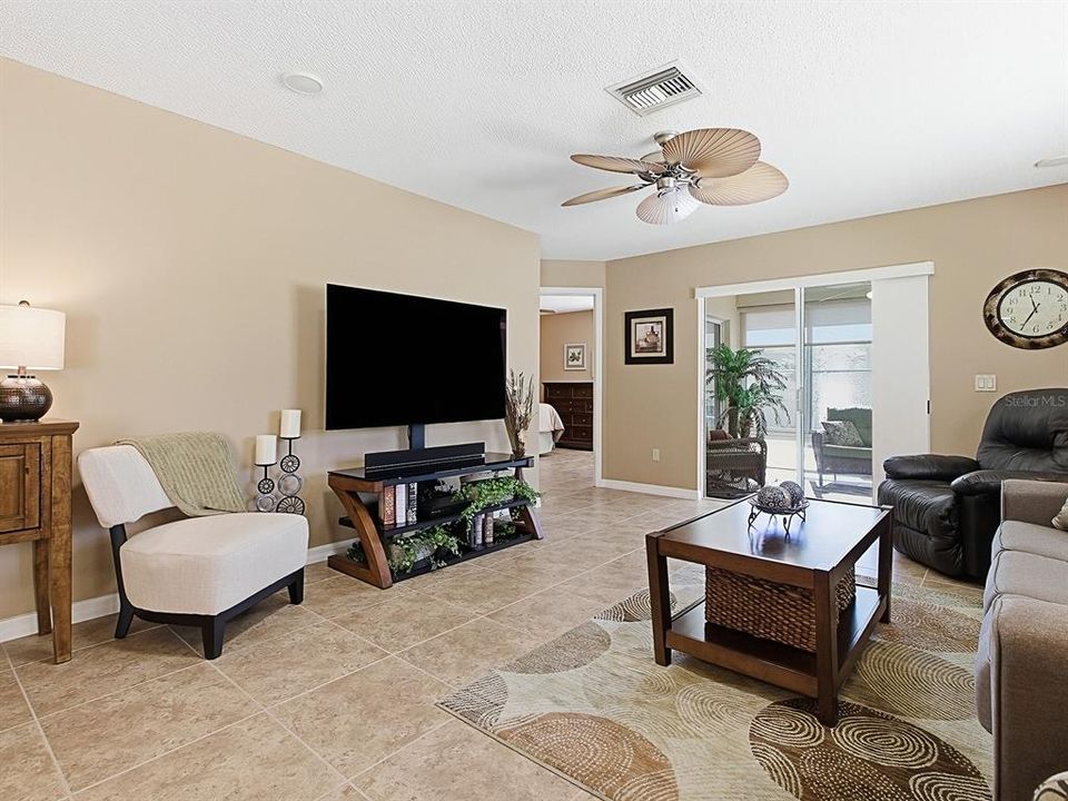 Activo con contrato: $284,900 (2 camas, 2 baños, 1129 Pies cuadrados)