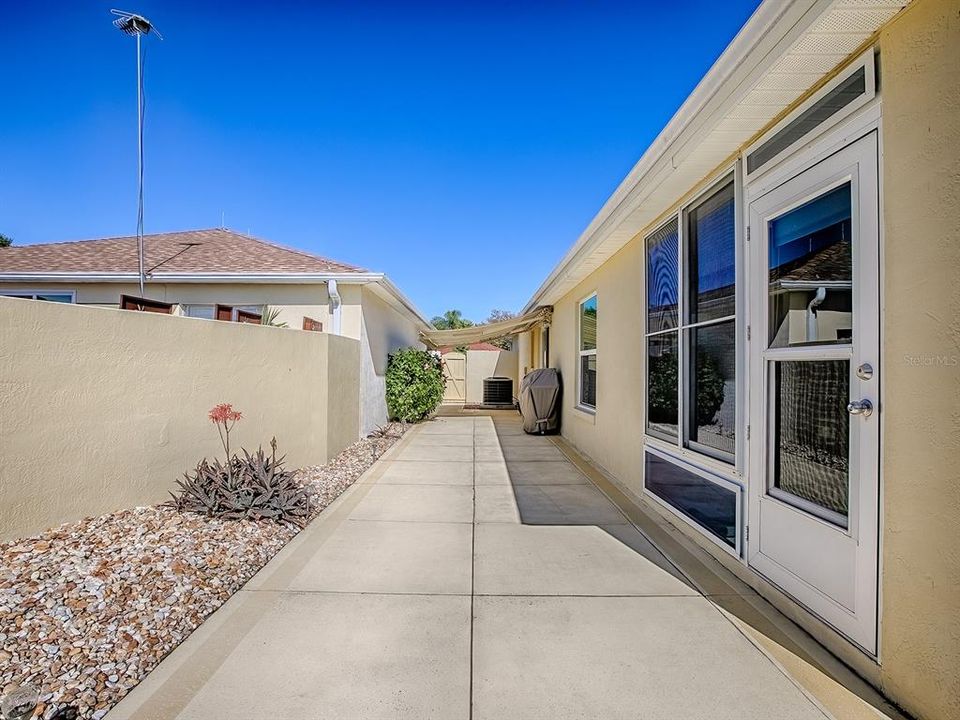 Activo con contrato: $284,900 (2 camas, 2 baños, 1129 Pies cuadrados)