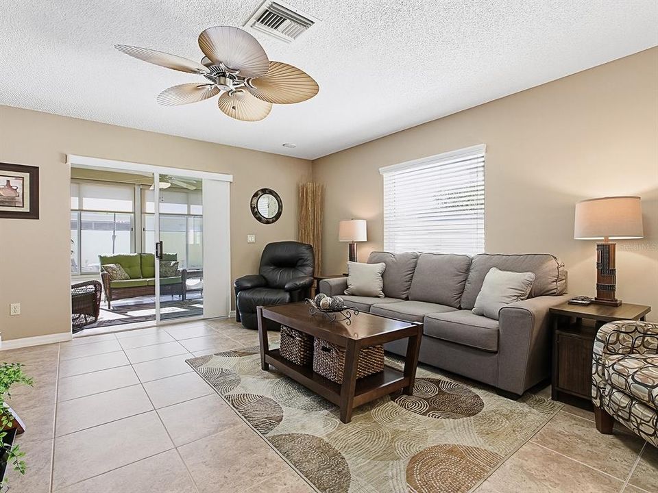 Activo con contrato: $284,900 (2 camas, 2 baños, 1129 Pies cuadrados)