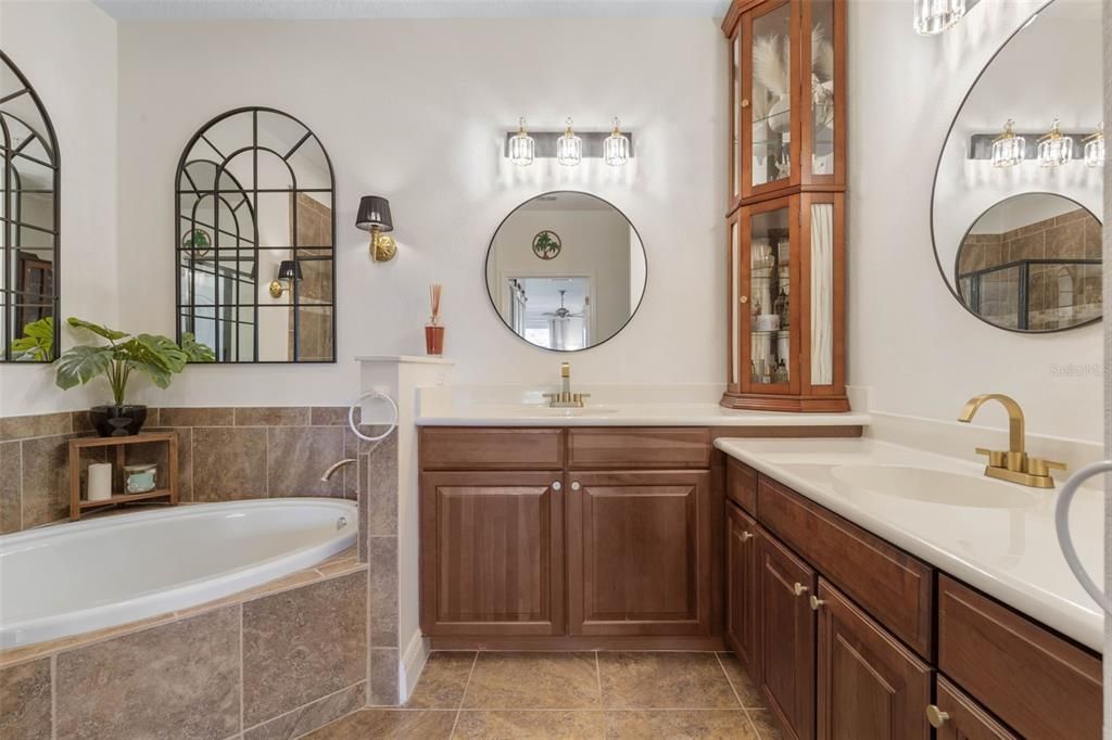 На продажу: $419,000 (3 спален, 2 ванн, 1575 Квадратных фут)