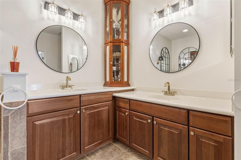 На продажу: $419,000 (3 спален, 2 ванн, 1575 Квадратных фут)