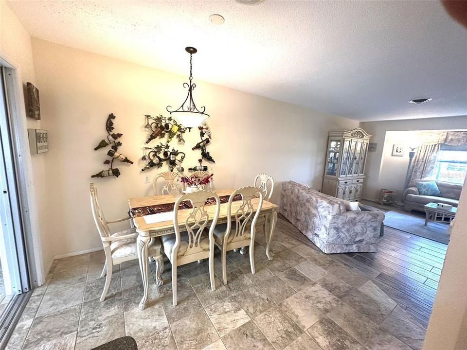 En Venta: $320,000 (2 camas, 2 baños, 1493 Pies cuadrados)