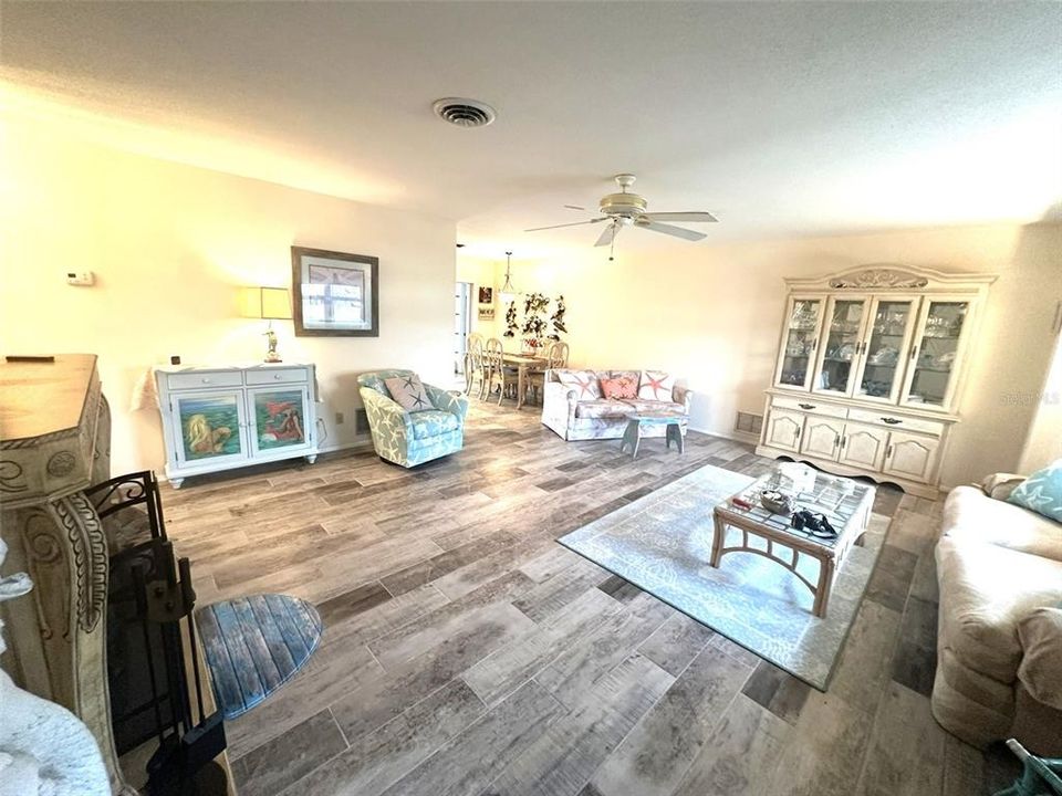 En Venta: $320,000 (2 camas, 2 baños, 1493 Pies cuadrados)