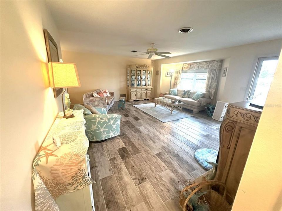 En Venta: $320,000 (2 camas, 2 baños, 1493 Pies cuadrados)