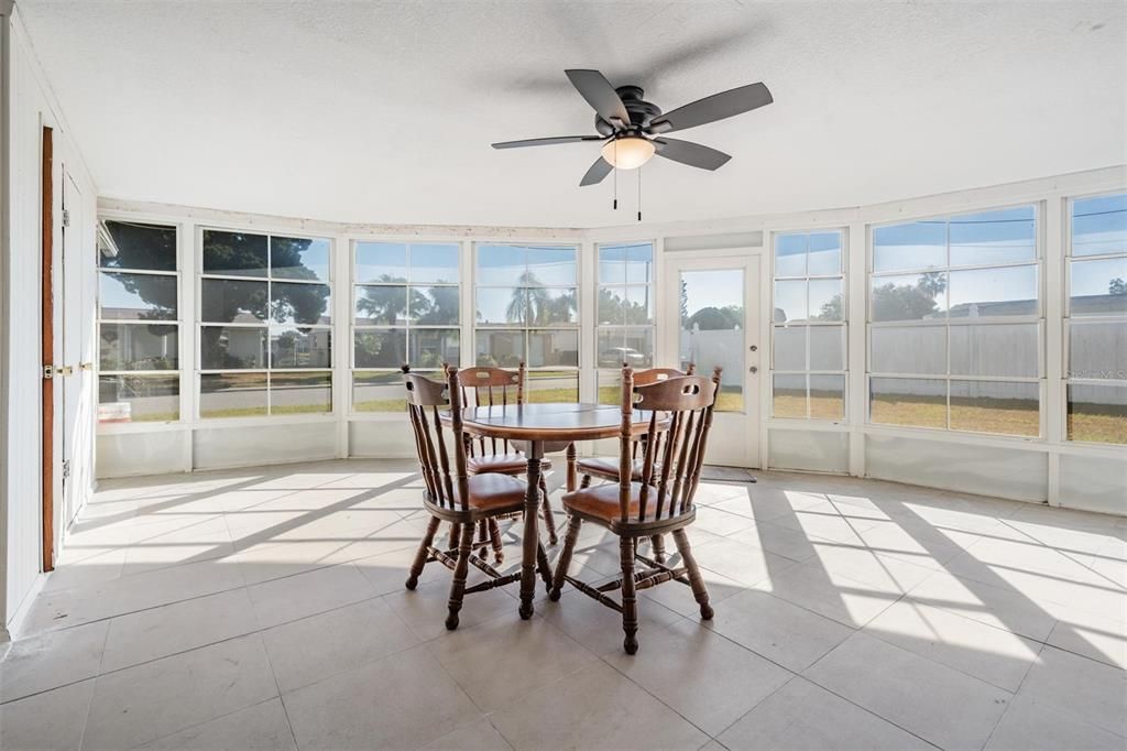 En Venta: $243,000 (2 camas, 2 baños, 1368 Pies cuadrados)