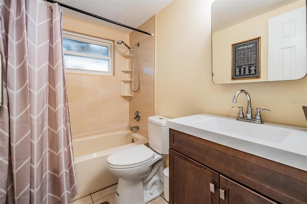 En Venta: $243,000 (2 camas, 2 baños, 1368 Pies cuadrados)