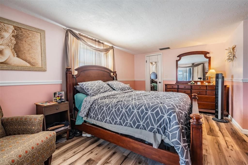 En Venta: $243,000 (2 camas, 2 baños, 1368 Pies cuadrados)