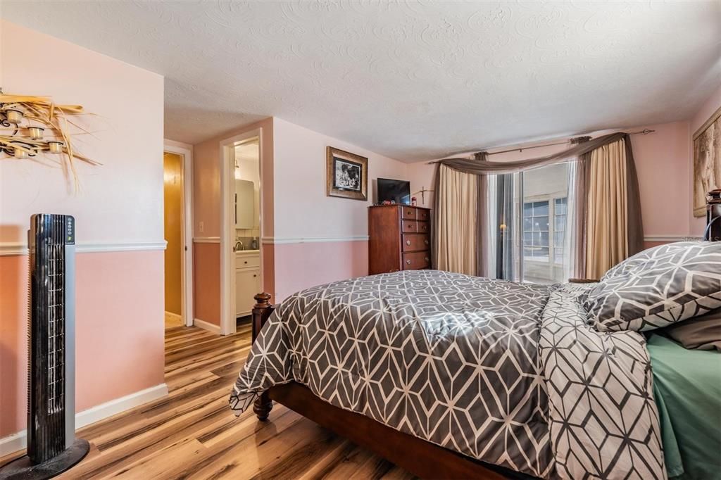 En Venta: $243,000 (2 camas, 2 baños, 1368 Pies cuadrados)