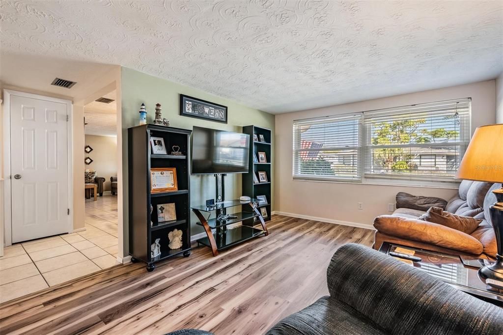 En Venta: $243,000 (2 camas, 2 baños, 1368 Pies cuadrados)