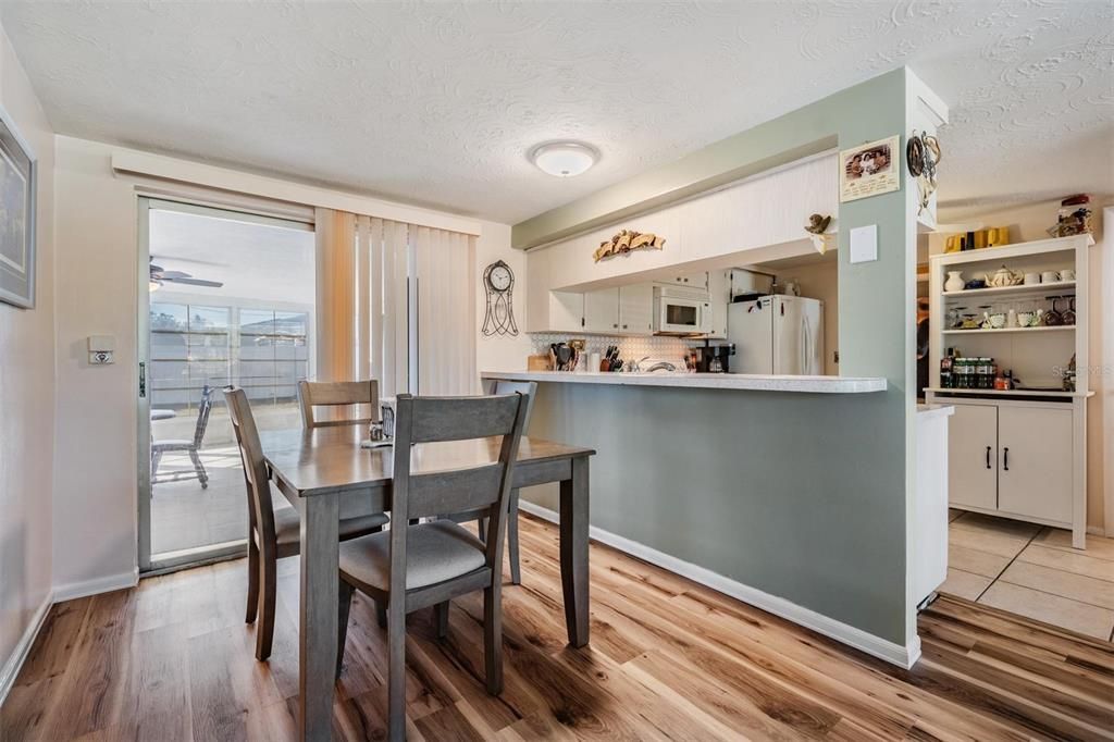 En Venta: $243,000 (2 camas, 2 baños, 1368 Pies cuadrados)