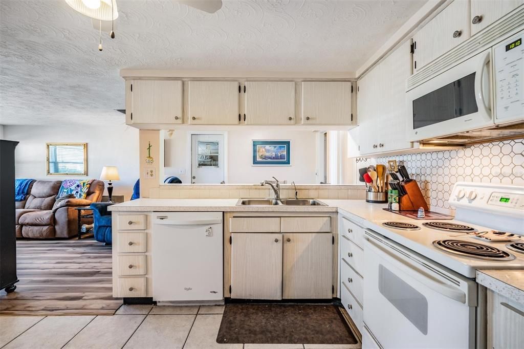 En Venta: $243,000 (2 camas, 2 baños, 1368 Pies cuadrados)