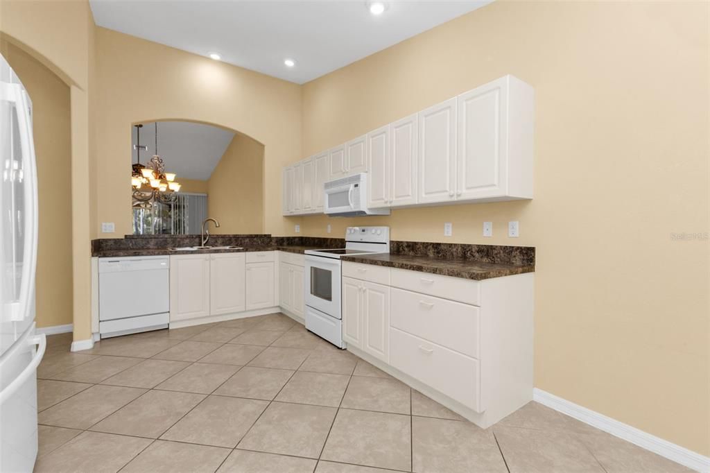 待售: $244,900 (2 贝兹, 2 浴室, 1451 平方英尺)