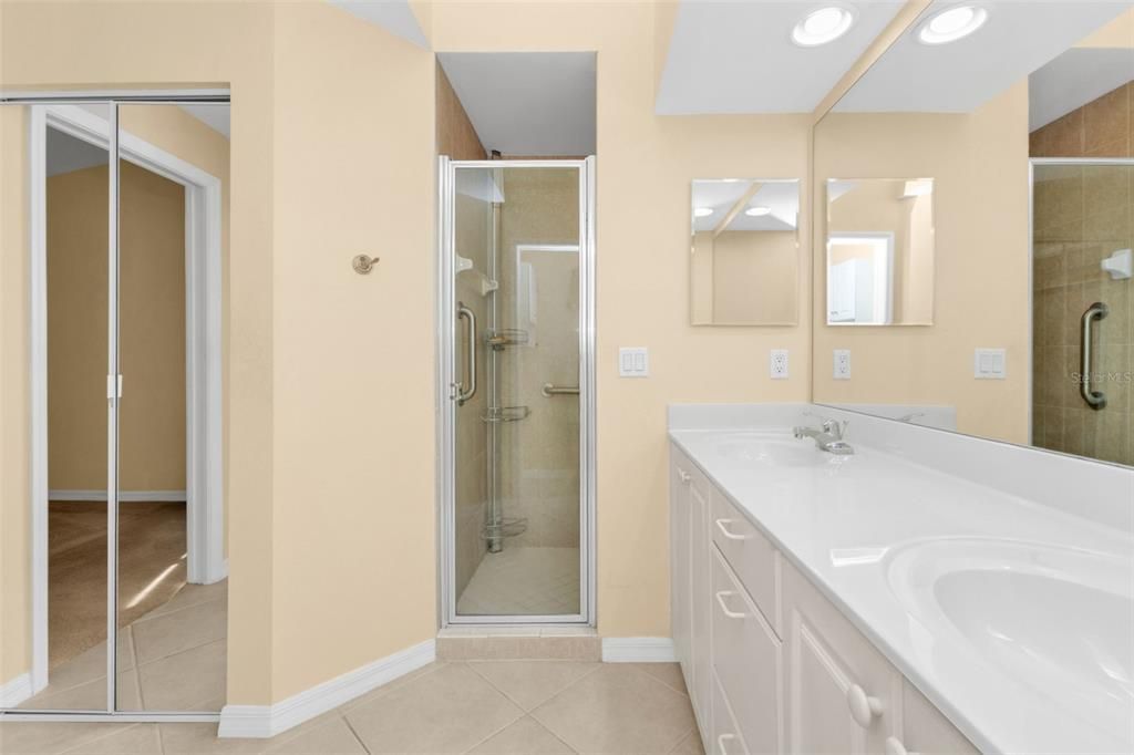 待售: $244,900 (2 贝兹, 2 浴室, 1451 平方英尺)