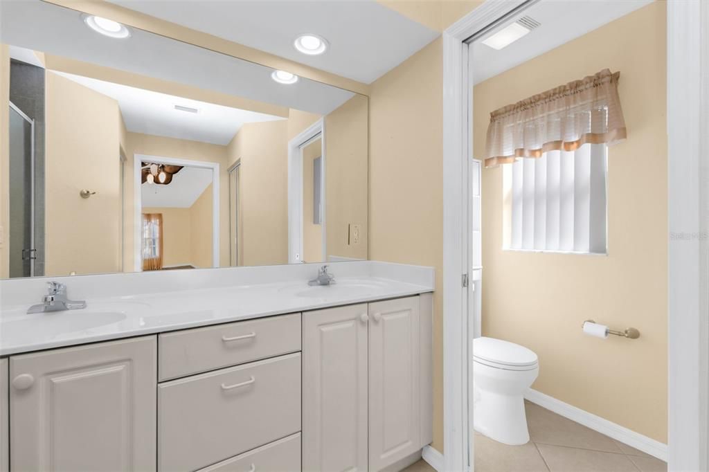 待售: $244,900 (2 贝兹, 2 浴室, 1451 平方英尺)